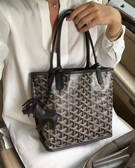 goyard saint louis prezzo 2019|A Full Guide To Goyard Saint Louis Tote (Prices, .